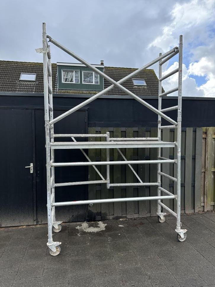 Kamersteiger te huur 4,9 meter werkhoogte, Doe-het-zelf en Verbouw, Steigers, Gebruikt, Rolsteiger of Kamersteiger, 2 tot 5 meter