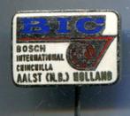 BIC Bosch International Aalst Holland speldje ( V_258 ), Verzamelen, Verzenden, Zo goed als nieuw, Merk, Speldje of Pin