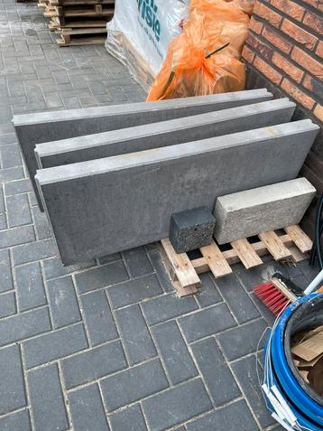 3 Betonbanden 40 cm hoog beschikbaar voor biedingen