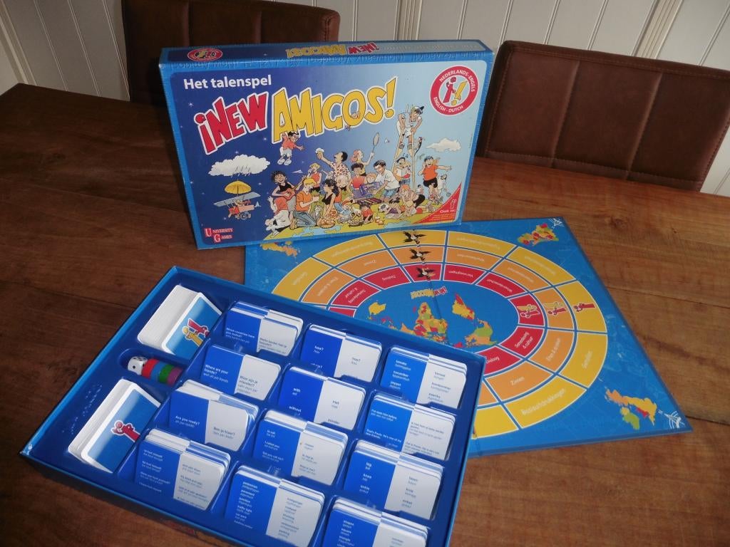 Mooi Spel New Amigos - Nederlands / Engels, Hobby en Vrije tijd, Gezelschapsspellen | Bordspellen, Ophalen of Verzenden, Zo goed als nieuw