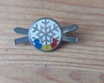 Roemeens sportspeldje ski winter games, Verzamelen, Speldjes, Pins en Buttons, Ophalen of Verzenden, Zo goed als nieuw, Sport