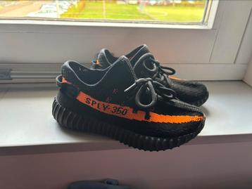 Yeezy Boost maat 33 beschikbaar voor biedingen