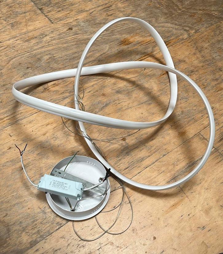 Moderne Dimbare Hanglamp – Pitasch Design – Goed Werkend, Telecommunicatie, Mobiele telefoons | Telefoon-opladers, Zo goed als nieuw