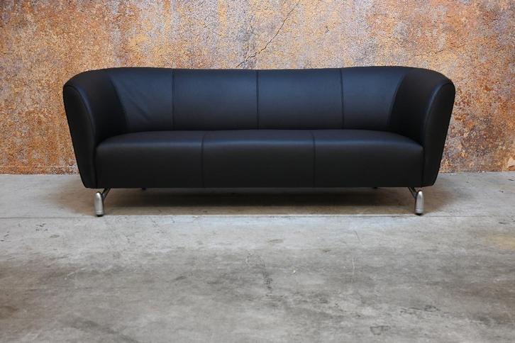 NIEUW beklede zwarte leren Leolux Pupilla design bank, Huis en Inrichting, Banken | Bankstellen, Zo goed als nieuw, Rechte bank