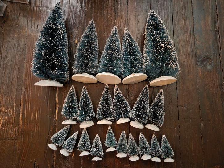 Lemax Besneeuwde Dennenbomen Set - 21 stuks, Diversen, Kerst, Zo goed als nieuw, Ophalen