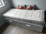 Bed met goed en schoon matras, Kinderen en Baby's, Kinderkamer | Bedden, Ophalen, 85 tot 100 cm, Gebruikt, Matras