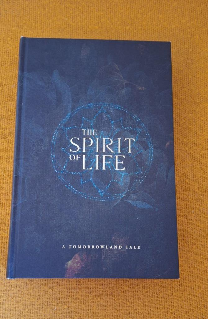 The Spirit of Life Tomorrowland music festival book, Boeken, Fantasy, Zo goed als nieuw, Ophalen of Verzenden
