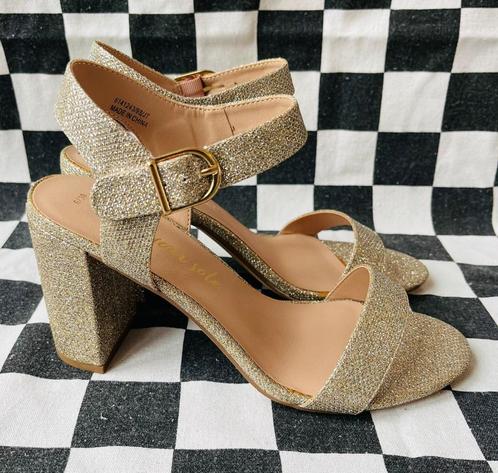 New Look sandaaltjes goud, Kleding | Dames, Schoenen, Nieuw, Sandalen of Muiltjes, Overige kleuren, Ophalen of Verzenden