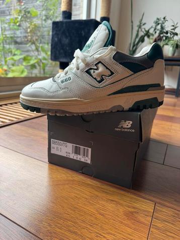 New Balance 550 Sea Salt / Marsh Green / Shadow Grey Maat 42 beschikbaar voor biedingen