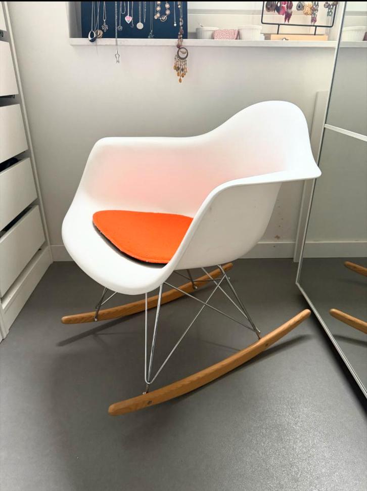Eames (replica) schommelstoel, Huis en Inrichting, Stoelen, Zo goed als nieuw, Eén, Kunststof, Wit, Ophalen