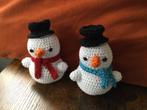 Mooie gehaakte Sneeuwpop met blauwe of rode sjaal, Diversen, Ophalen of Verzenden, Nieuw