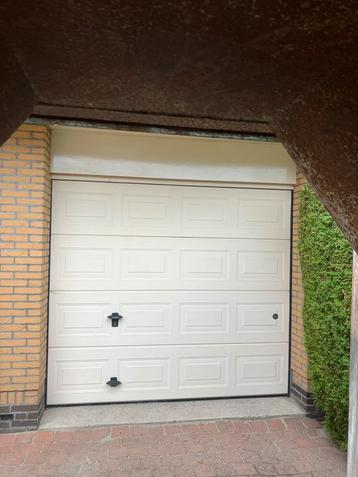 Garage roldeur beschikbaar voor biedingen