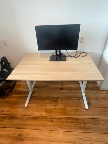 Ahrend bureau height adjustable as new desk beschikbaar voor biedingen
