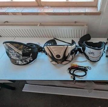 Kite harnassen  beschikbaar voor biedingen