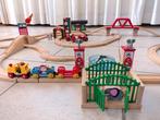 houten treinbaan met accessoires, Kinderen en Baby's, Speelgoed | Houten speelgoed, Ophalen of Verzenden, Gebruikt, Overige typen