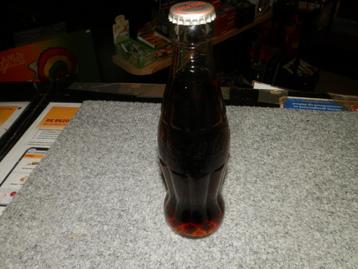 Origineel glazen flejse Coca Cola bottle uit Amerika vol beschikbaar voor biedingen