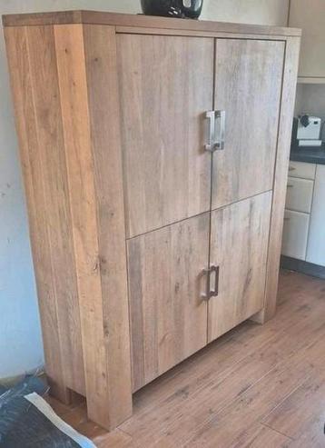 Massief Eiken Kast - Zo Goed Als Nieuw! beschikbaar voor biedingen