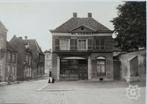 Mooie ansicht(foto)krt :De Hoofdwagt (een vleeshal) in Grave, Ophalen of Verzenden, 1980 tot heden, Ongelopen, Noord-Brabant