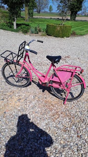 Roze fiets  beschikbaar voor biedingen