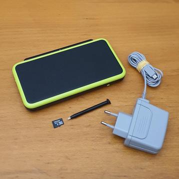 KRASVRIJ | New Nintendo 2DS XL inc Mario Kart 7 & 4GB beschikbaar voor biedingen