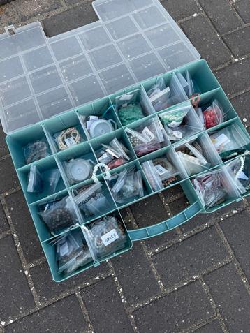 MEGA veel kralen en toebehoren | sieraden maken beschikbaar voor biedingen