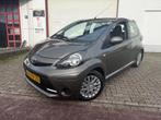Toyota Aygo 1.0 VVT-i Aspiration LUXE |1E EIG |GROTE BEURT |, Auto's, Voorwielaandrijving, Euro 5, Zwart, Bruin