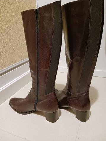 bruine leren dameslaarzen beschikbaar voor biedingen