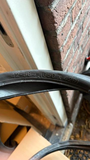 Cowboy banden 42-485 (650-42B) + 2 binnenbanden beschikbaar voor biedingen