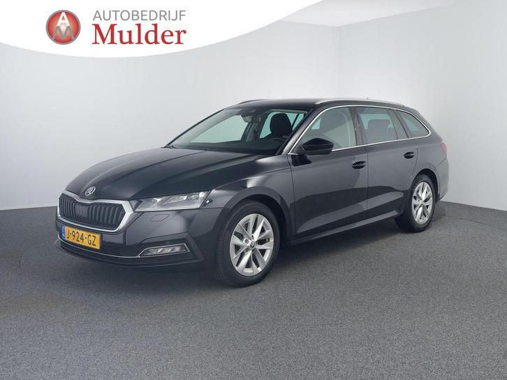 Skoda Octavia Combi 1.5 TSI First Edition | Matrix | Carplay, Auto's, Skoda, Te koop, Octavia, ABS, Adaptive Cruise Control, Airbags