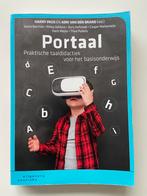 Adri van den Brand - Portaal 9789046905760, Boeken, Zo goed als nieuw, Adri van den Brand; Harry Paus, Alpha, HBO