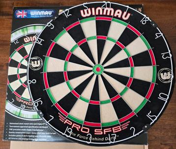 Nieuw Winmau Pro SFB Dartbord incl.  darts en ophangsysteem  beschikbaar voor biedingen