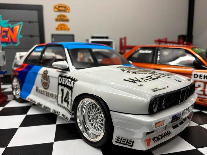 Tamiya BMW m3 e30 Jagermeister en Warsteiner, Hobby en Vrije tijd, Modelbouw | Radiografisch | Auto's, Nieuw, Auto onroad, Elektro