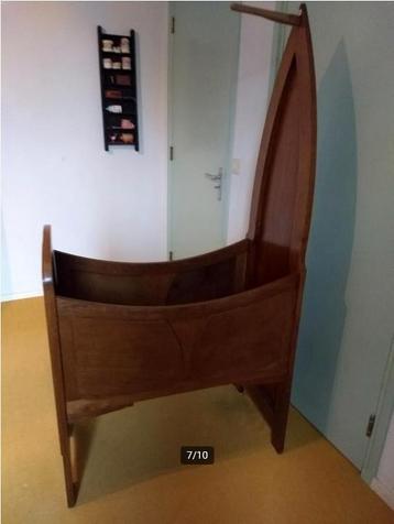 Houten wieg geheel compleet, ook bekleding aanwezig beschikbaar voor biedingen