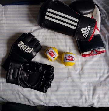 Adidas bokshandschoenen/MMA bokshandschoenen  beschikbaar voor biedingen
