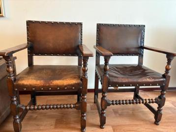 Antieke stoelen beschikbaar voor biedingen