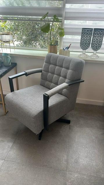 moderne grijze fauteuil comfortabele lounge stoel beschikbaar voor biedingen
