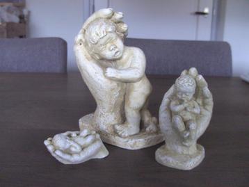 3 sculpturen baby in handen beschikbaar voor biedingen