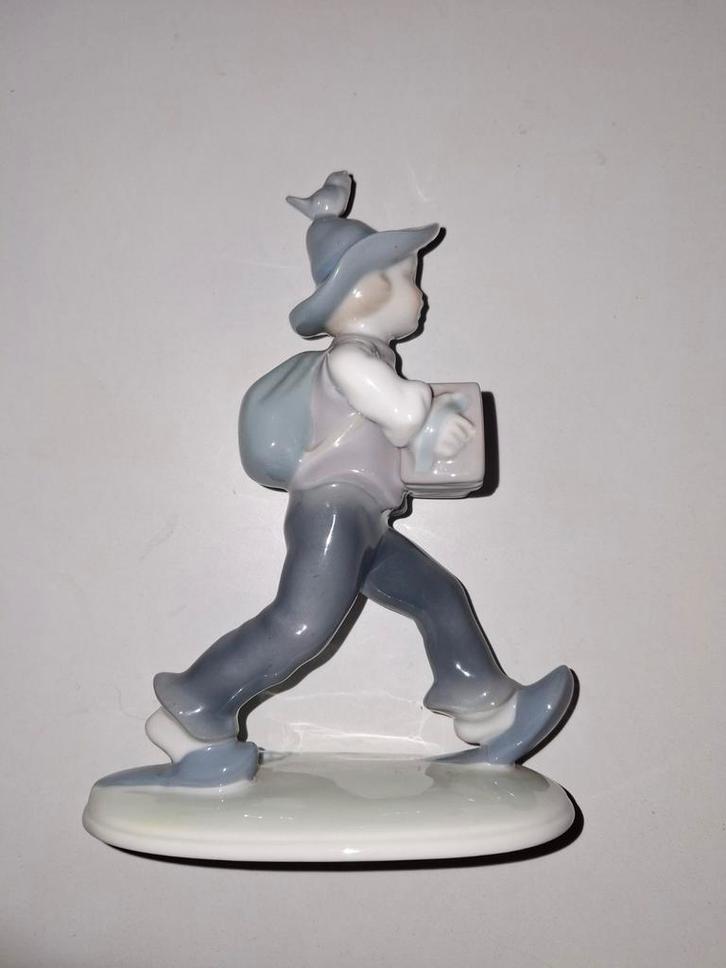 Vintage Porseleinen Beeldje Jongen met Vogel, Antiek en Kunst, Kunst | Beelden en Houtsnijwerken, Ophalen of Verzenden