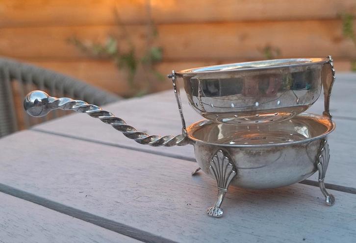 Antieke verzilverde theefilter met opvangbakje, Antiek en Kunst, Antiek | Goud en Zilver, Zilver, Ophalen of Verzenden