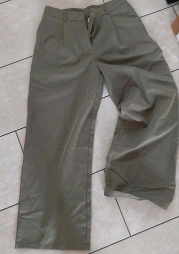 Grijze pantalon maat l/42 beschikbaar voor biedingen