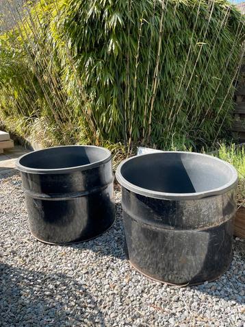Grote Bloem- / planten- / boombak van vat met kuip  beschikbaar voor biedingen