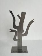 Klaas Gubbels, miniatuur sculptuur, ‘gestapelde koffiekannen, Antiek en Kunst, Ophalen