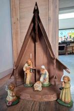 Antieke Handgemaakte houten Kerststal met beeldjes, Antiek en Kunst, Ophalen