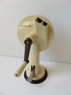 Schulte bonensnijder met 2 openingen en zuignap, Ophalen of Verzenden, Zo goed als nieuw