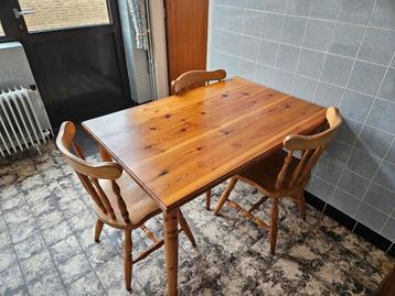 Tafel met 4 stoelen beschikbaar voor biedingen