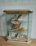 Vitrine kastje, Ophalen
