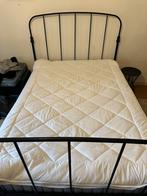 Black iron bed frame and Ikea mattress for sale, Huis en Inrichting, Slaapkamer | Bedden, Ophalen, Zwart, Tweepersoons, Zo goed als nieuw