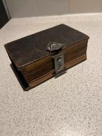 Antieke Bijbel 1858 met verzilverde sluiting, Ophalen of Verzenden, Bijbel