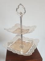 Verzilverd bonbon schaaltje met 2 lagen en uitgewerkte rand., Ophalen of Verzenden, Zo goed als nieuw