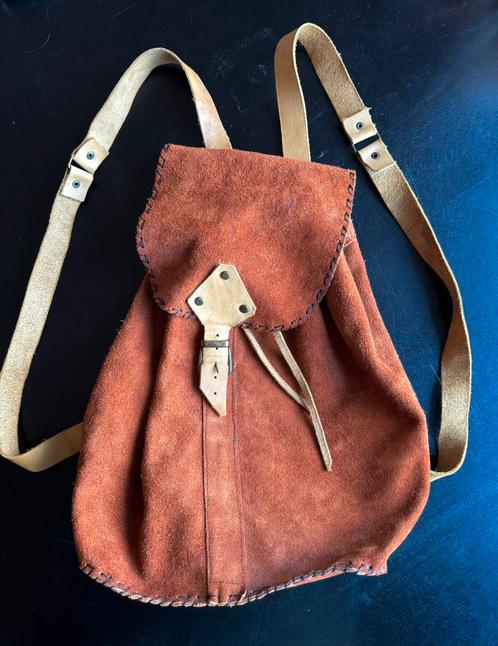 Boho suède rugzak. Met leren straps. Handgemaakt, Sieraden, Tassen en Uiterlijk, Tassen | Rugtassen, Zo goed als nieuw, 25 tot 40 cm